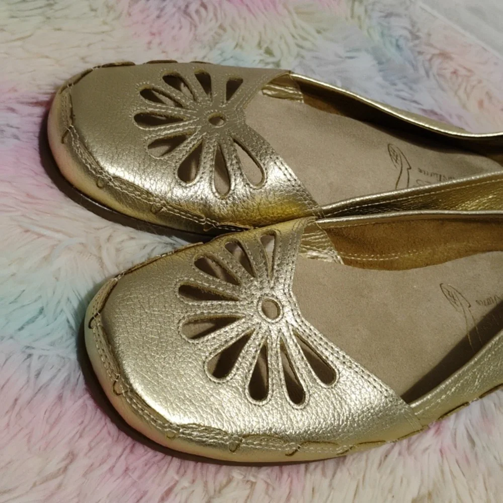 (X-103) SALE! NWOT Aerosols Sol City Gold Ballet Flats Sz.8 1/2